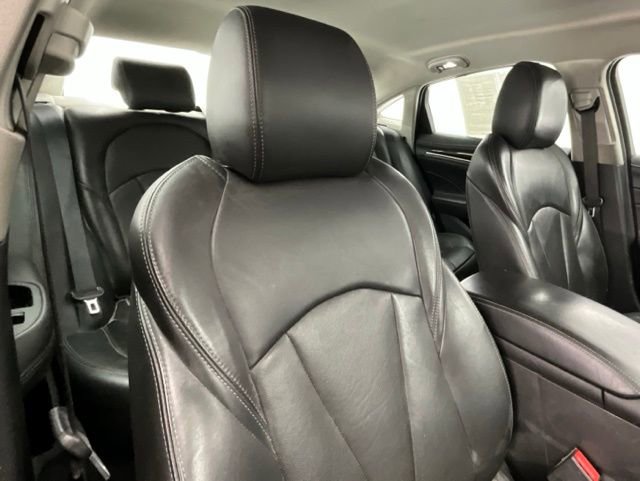 Used 2019 Buick LaCrosse Essence image 13