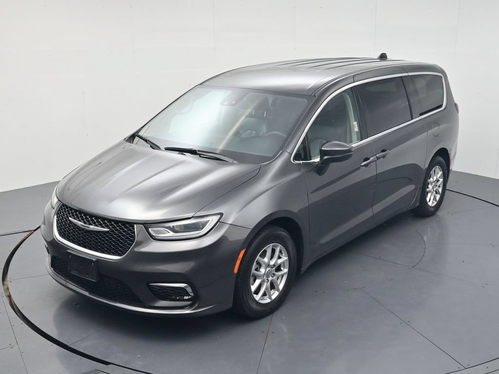 Used 2023 Chrysler Pacifica Touring-L FWD image 32