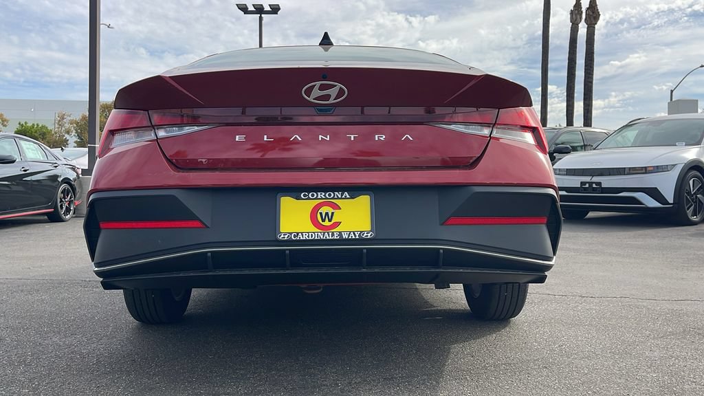 Used 2026 Hyundai Elantra SE FWD image 11