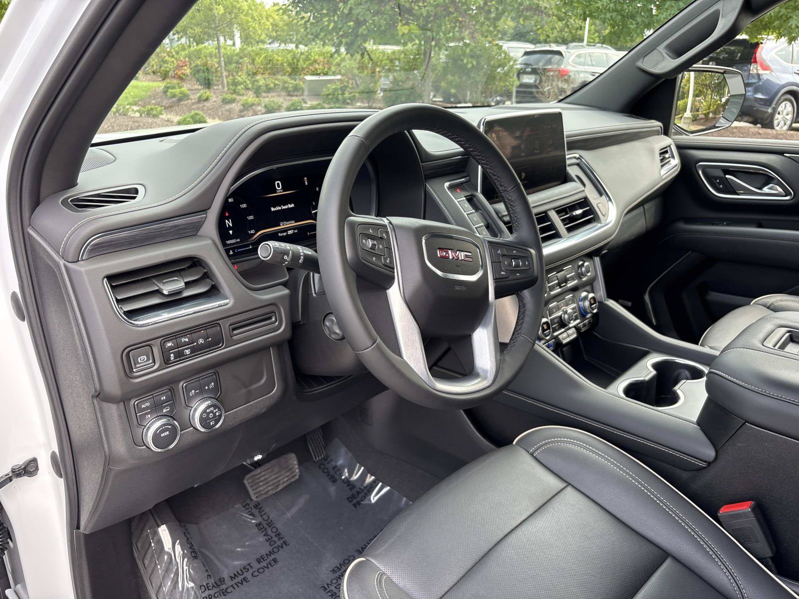 Used 2023 GMC Yukon SLT w/ SLT Premium Package AWD/4WD image 18