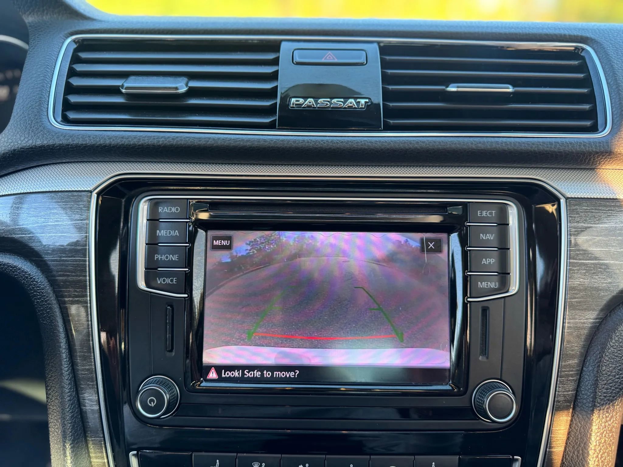 Used 2018 Volkswagen Passat 2.0T SEL Premium image 19