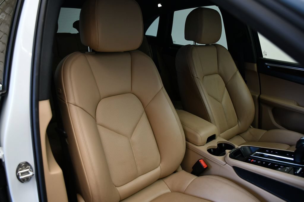Certified 2023 Porsche Macan S AWD/4WD image 45