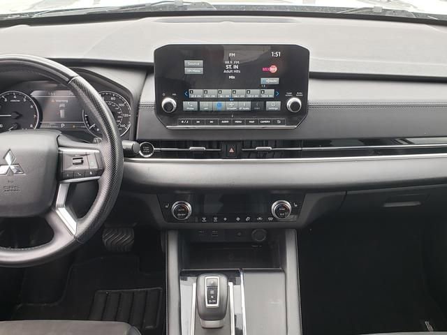 Used 2022 Mitsubishi Outlander SE image 12
