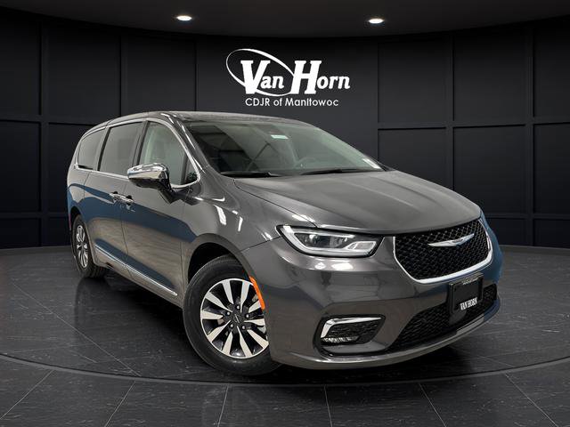 Used 2023 Chrysler Pacifica Limited w/ Uconnect Theater Family Group FWD image 1
