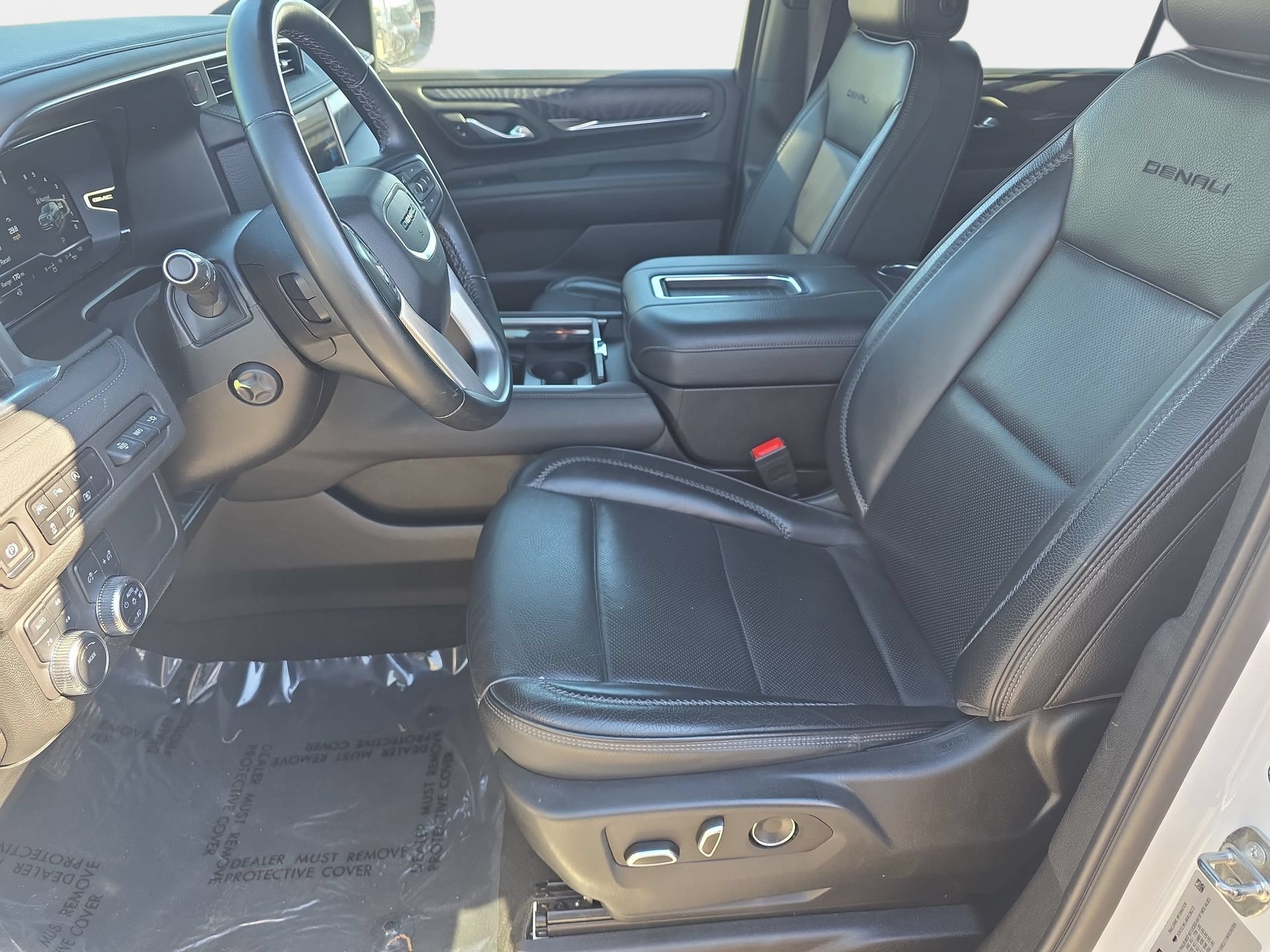 Used 2024 GMC Yukon XL Denali AWD/4WD image 15
