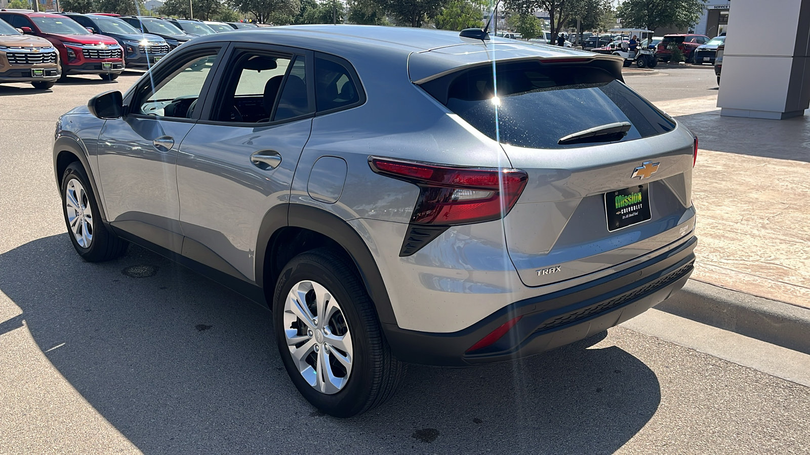 Used 2024 Chevrolet Trax LS w/ Driver Confidence Package FWD image 6
