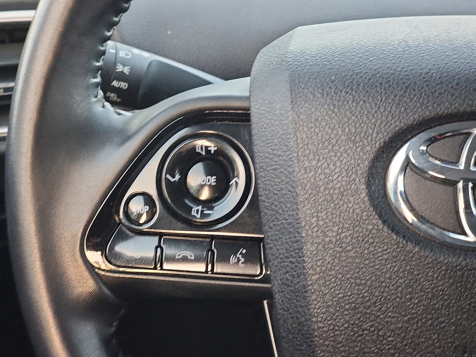 Used 2022 Toyota Prius Prime XLE image 18