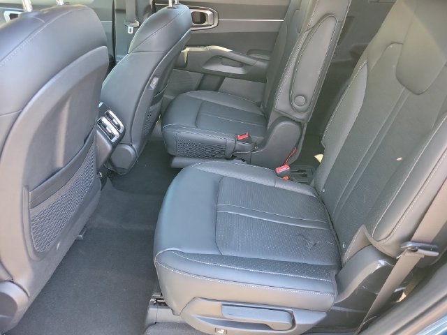 Used 2025 Kia Sorento EX AWD/4WD image 16