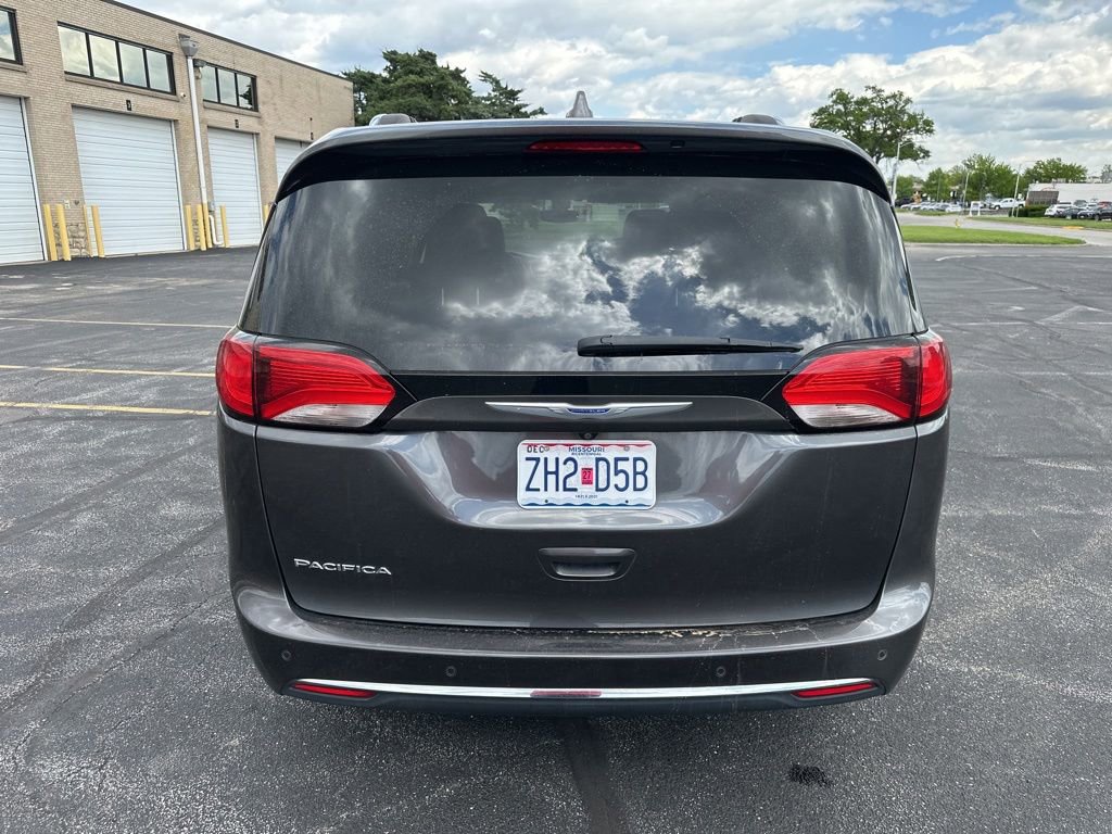 Used 2019 Chrysler Pacifica Touring-L FWD image 6