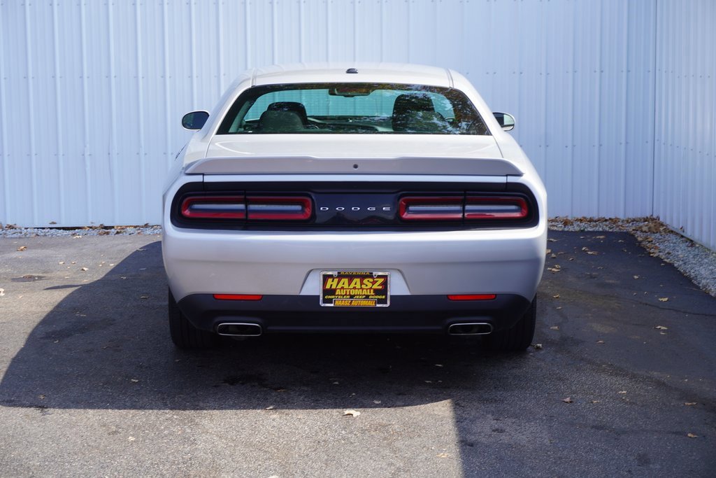 Used 2022 Dodge Challenger SXT image 5