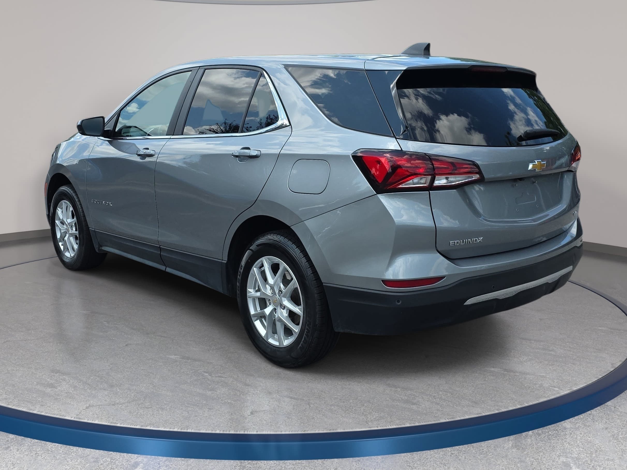 Used 2024 Chevrolet Equinox LT AWD/4WD image 7