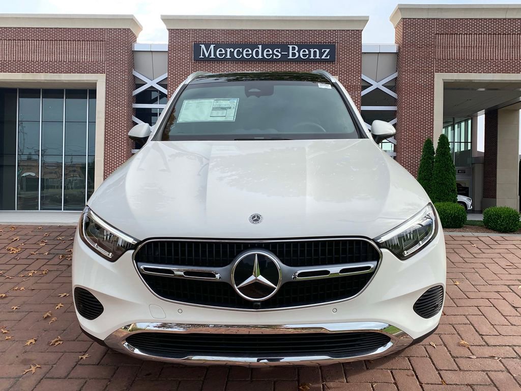 Certified 2025 Mercedes-Benz GLC 300 4MATIC image 2