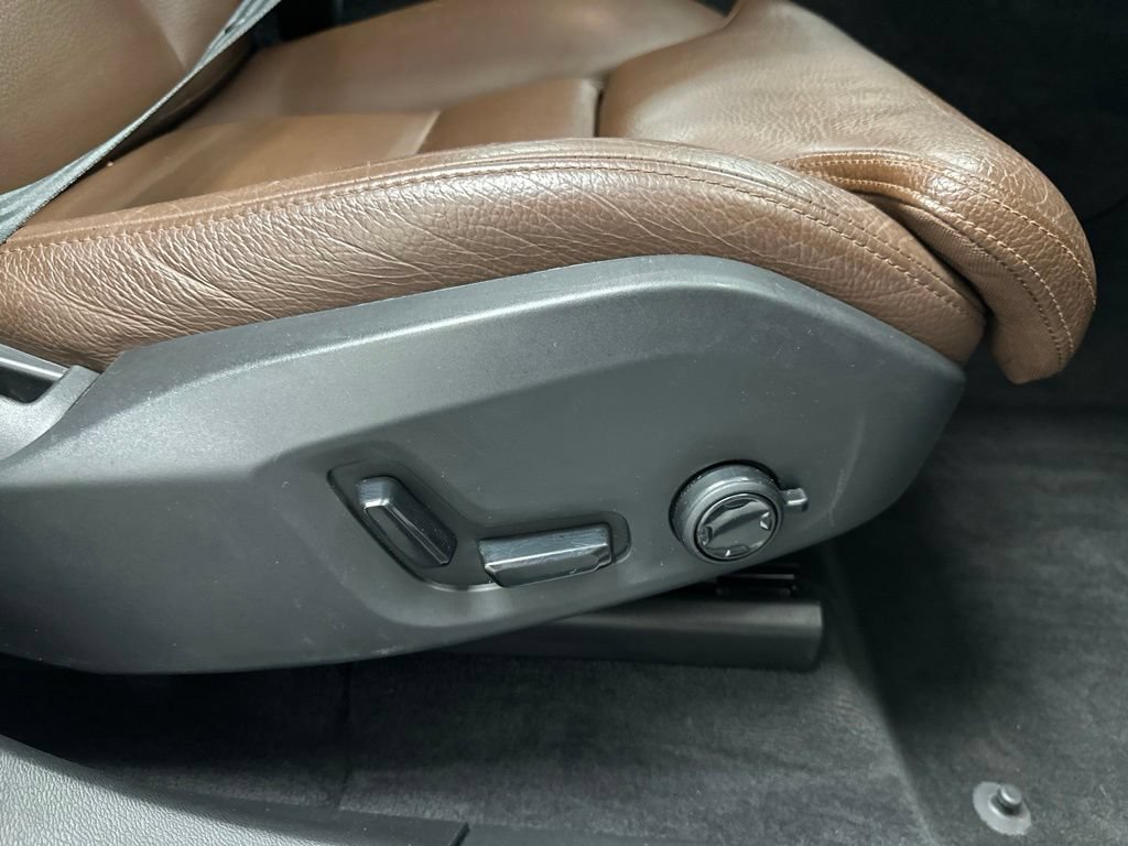 Used 2019 Volvo XC60 T6 Momentum w/ Multimedia Package AWD/4WD image 24
