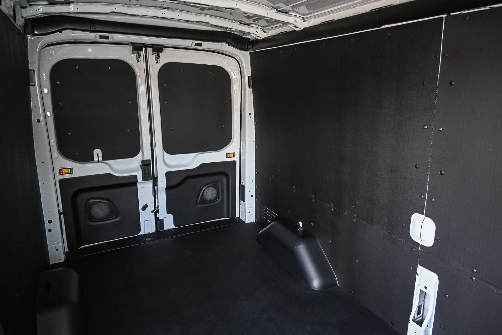 New 2026 Ford Transit 250 148 Medium Roof w/ Load Area Protection Package RWD image 19