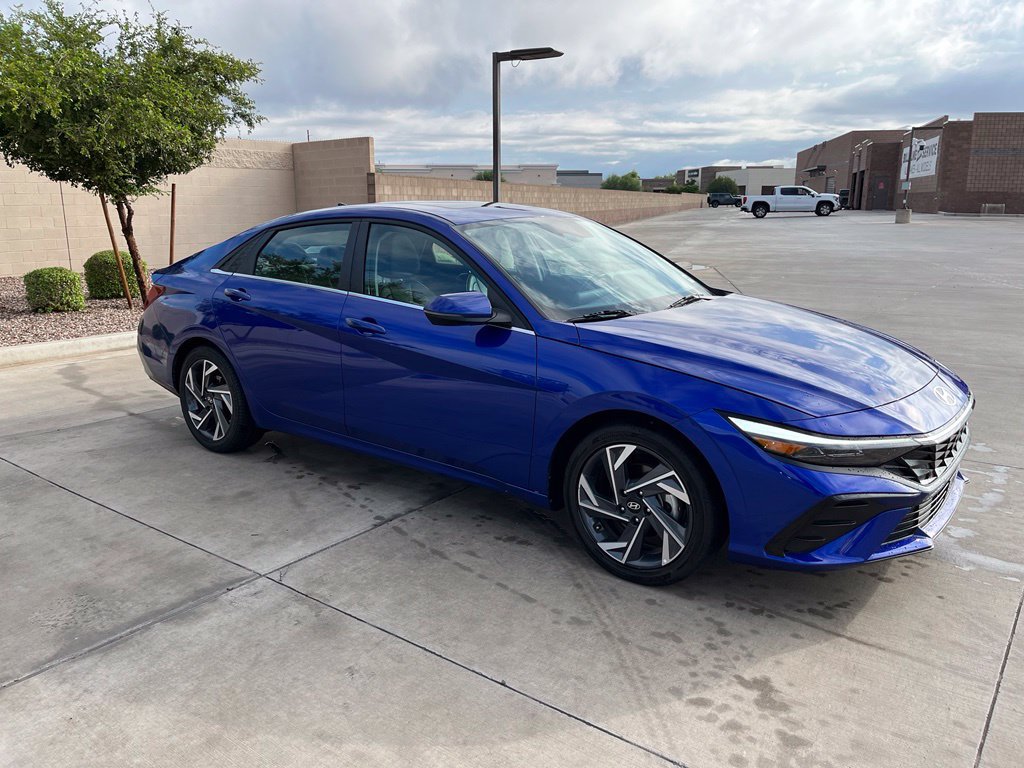 Used 2025 Hyundai Elantra Limited FWD image 5