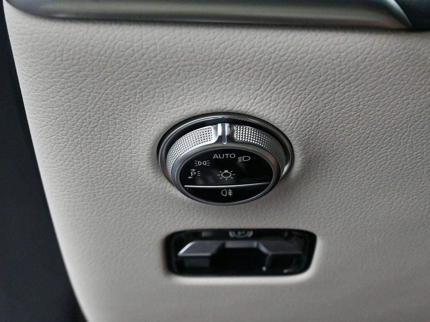 Used 2024 Mercedes-Benz GLC 300 4MATIC image 27