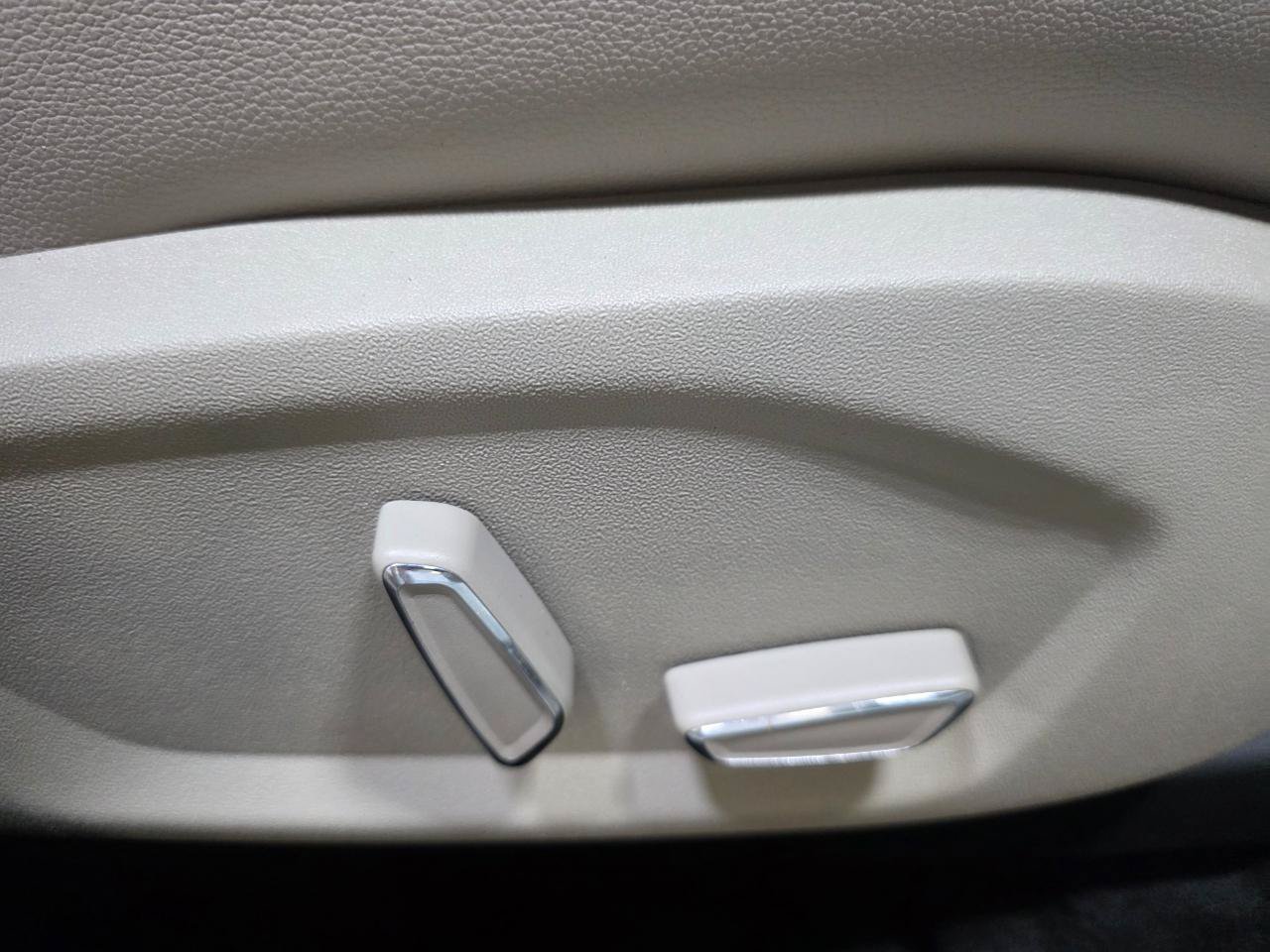 Used 2019 Ford Fusion SEL FWD image 26