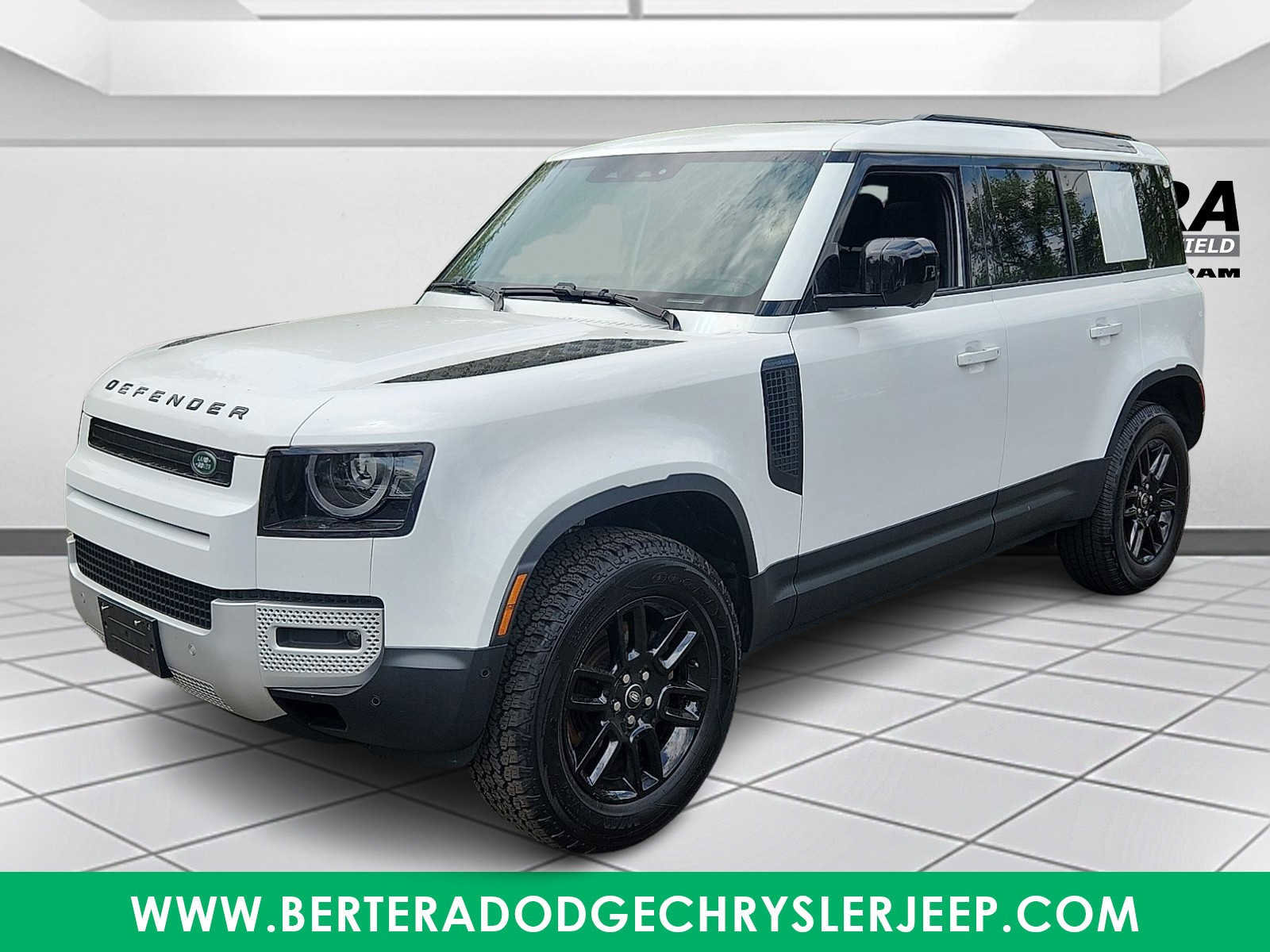 Used 2025 Land Rover Defender 110 S AWD/4WD image 3