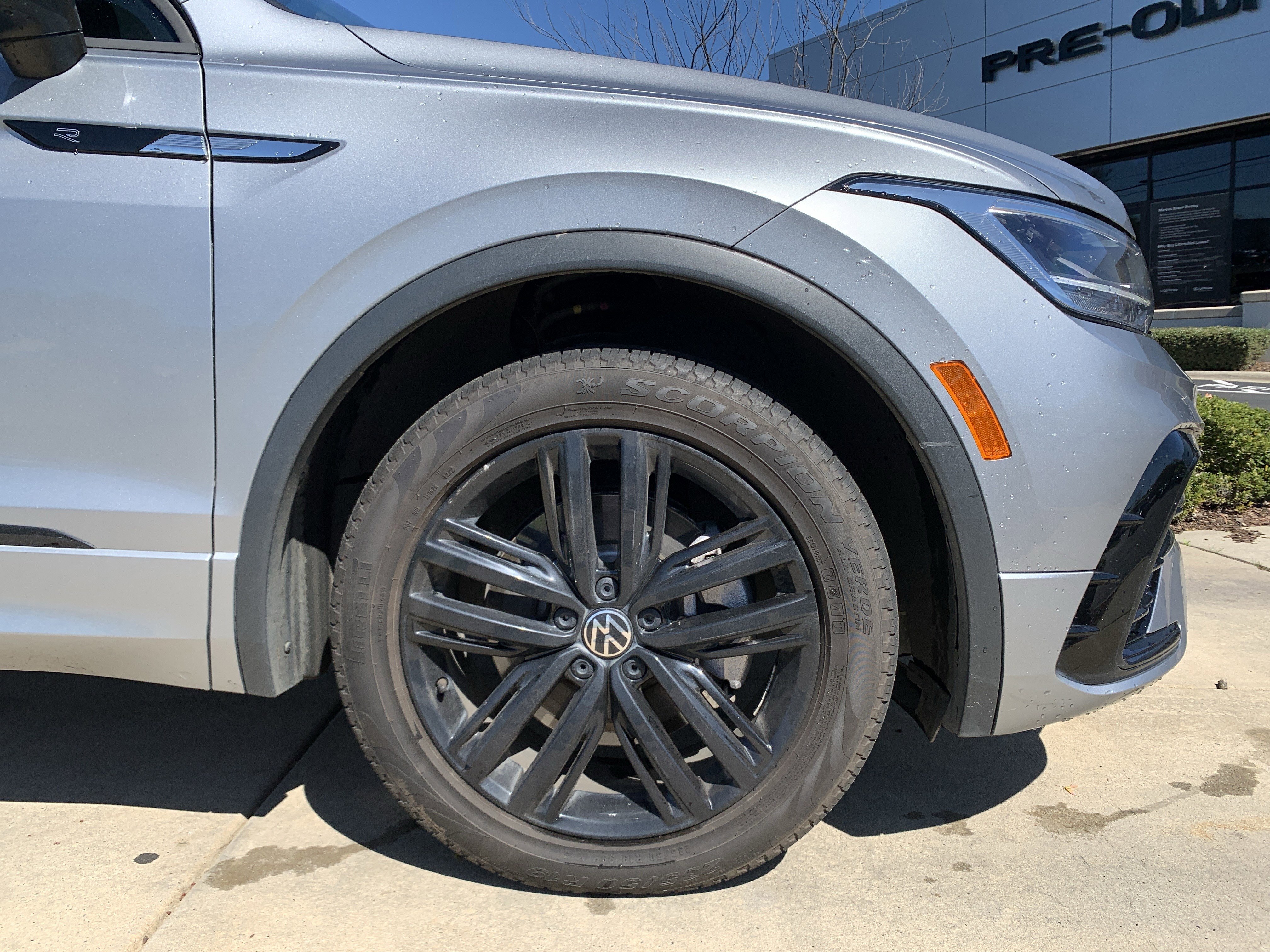 Used 2022 Volkswagen Tiguan SE R-Line image 13