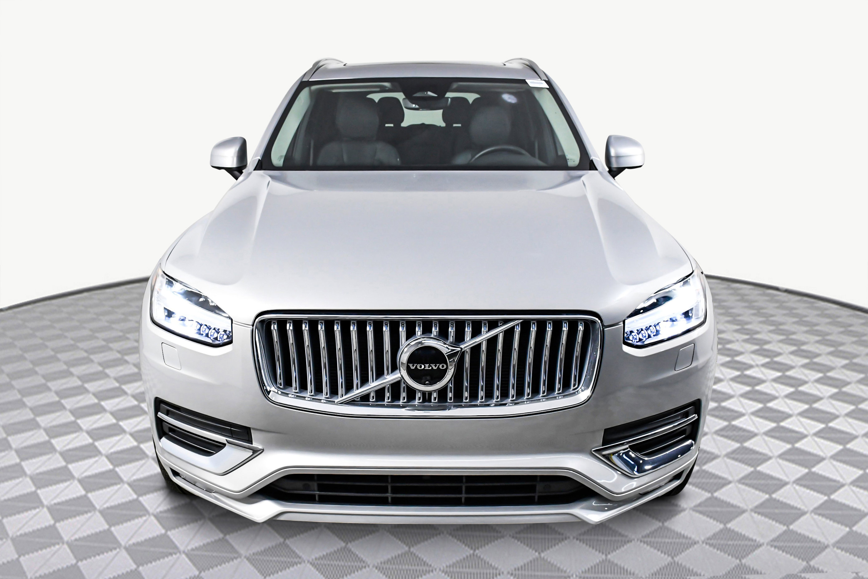 Used 2025 Volvo XC90 B6 Plus image 2