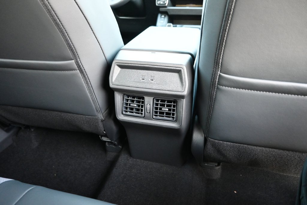New 2026 Toyota RAV4 XSE w/ Panoramic Sun Roof Package AWD/4WD image 18