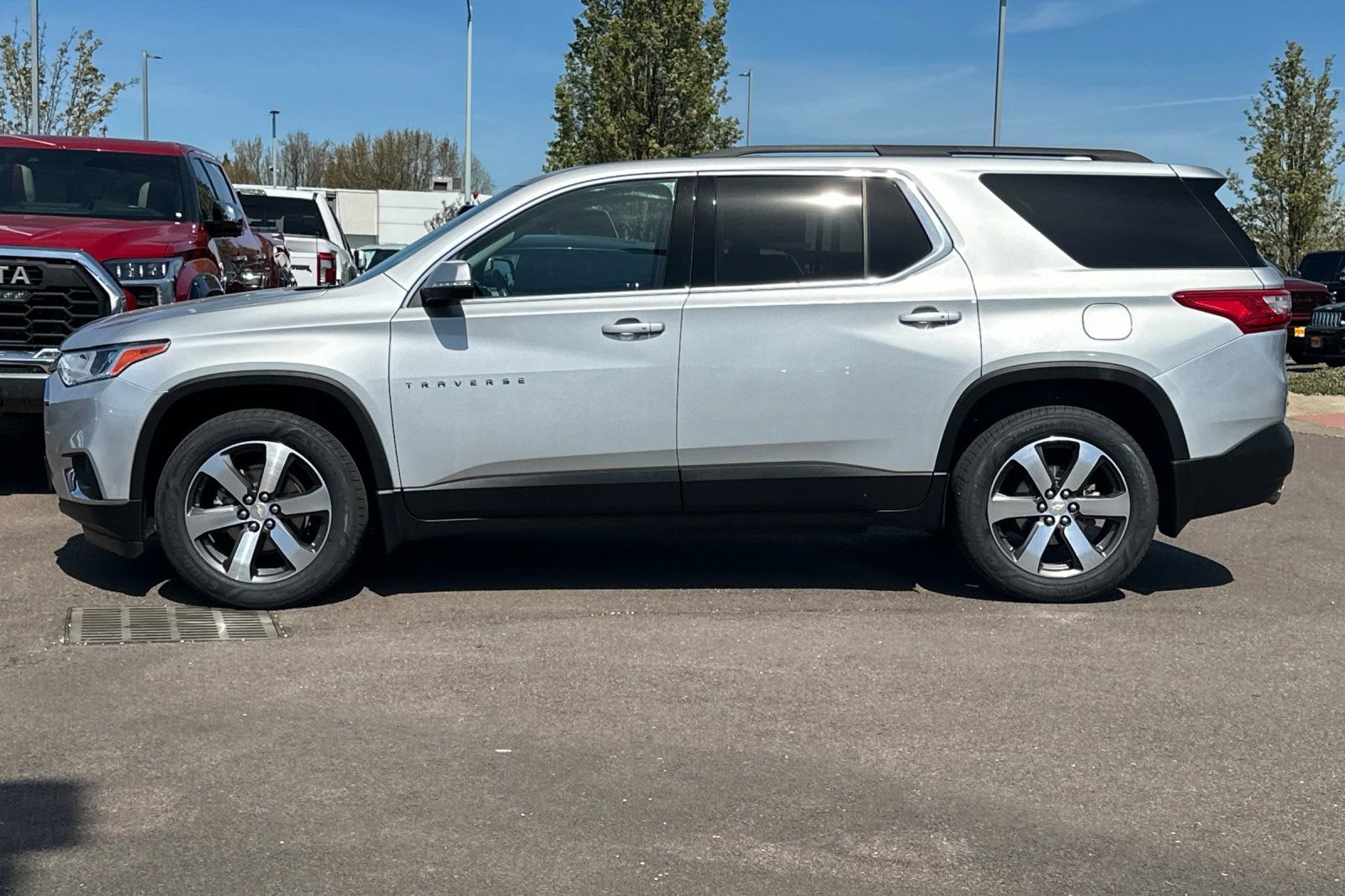 Used 2021 Chevrolet Traverse LT w/ LT Premium Package image 7