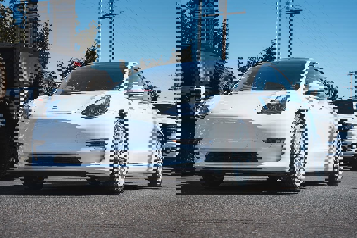 Used 2021 Tesla Model 3 Standard Range Plus image 3