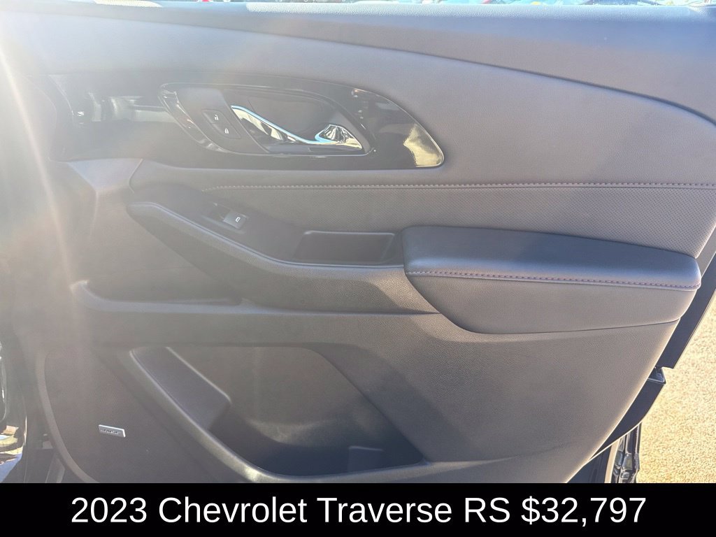Used 2023 Chevrolet Traverse RS w/ LPO, Floor Liner Package AWD/4WD image 21