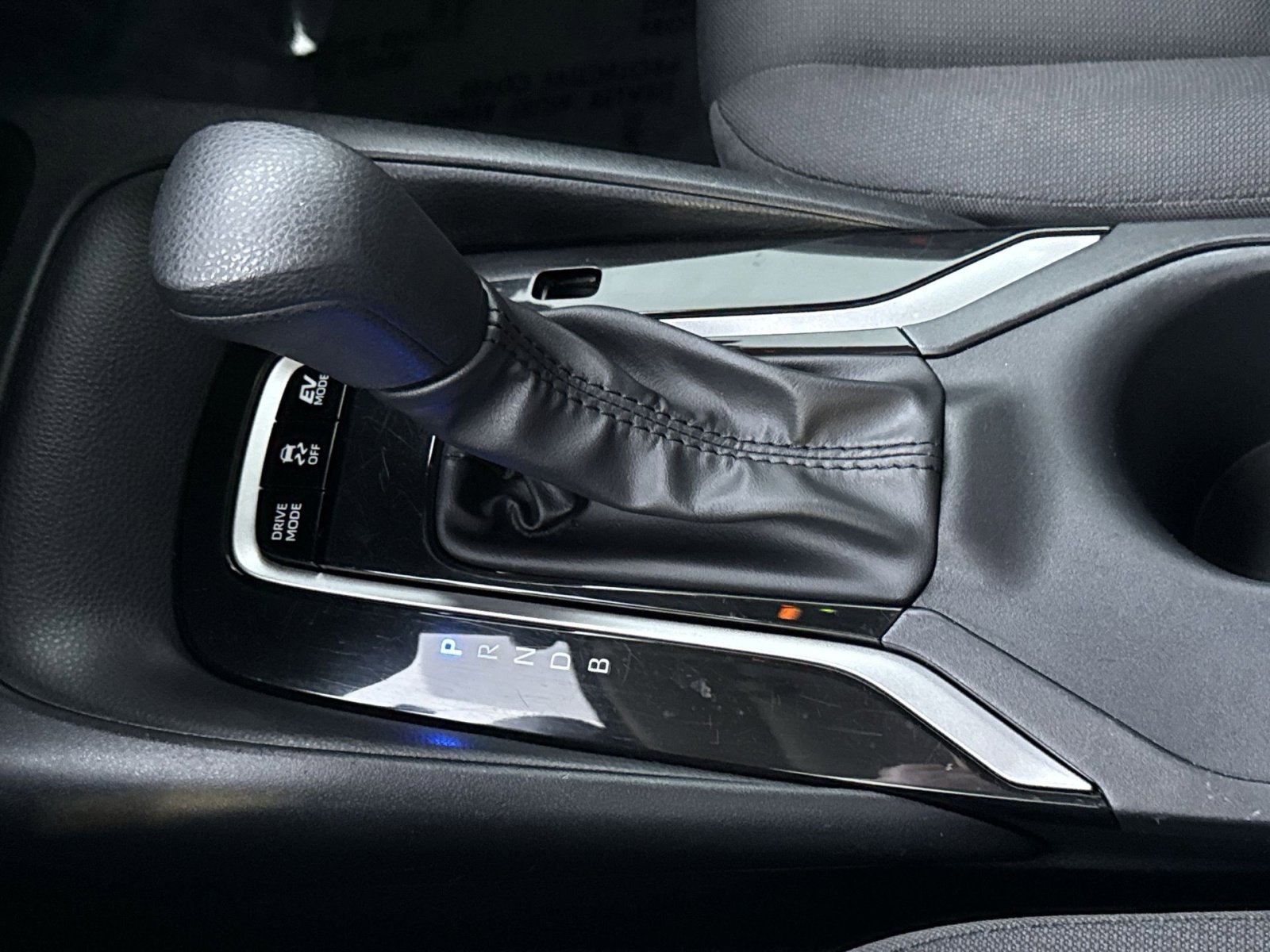 Used 2025 Toyota Corolla LE w/ Convenience Package image 17