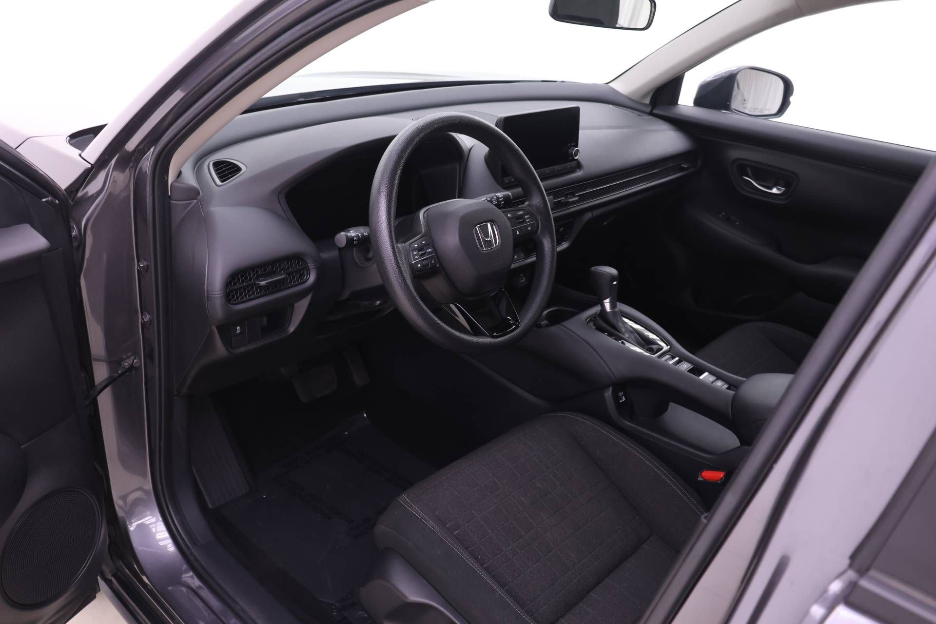Certified 2023 Honda HR-V LX image 3