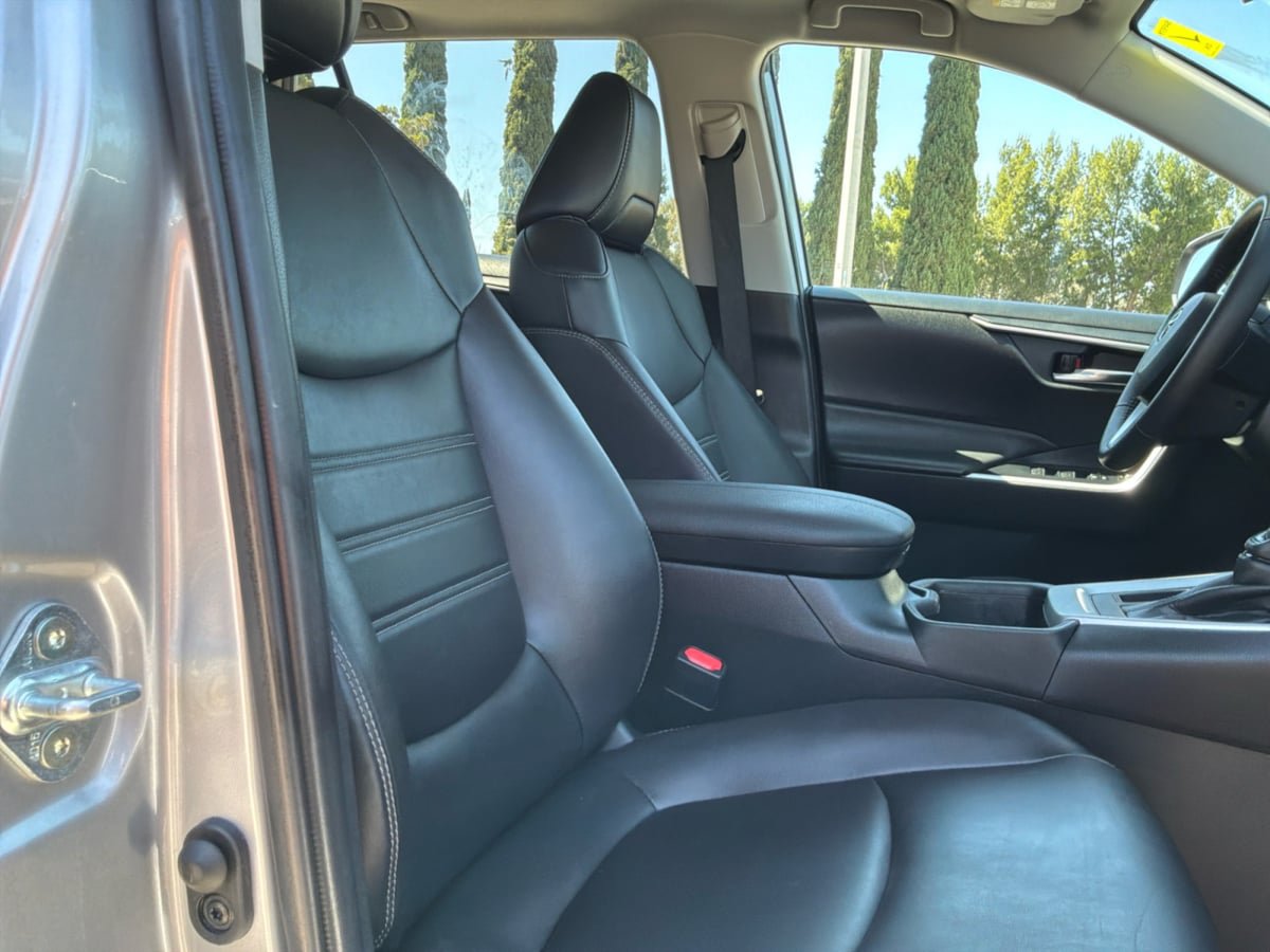 Used 2024 Toyota RAV4 XLE Premium FWD image 20