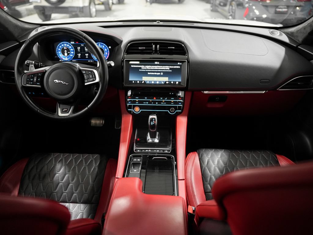 Used 2020 Jaguar F-PACE SVR AWD/4WD image 18