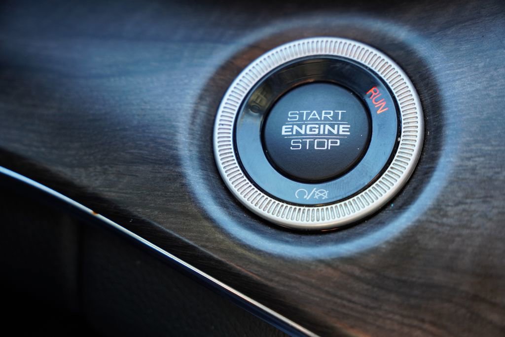 Used 2023 Jeep Grand Cherokee Overland w/ Luxury Tech Group IV image 36