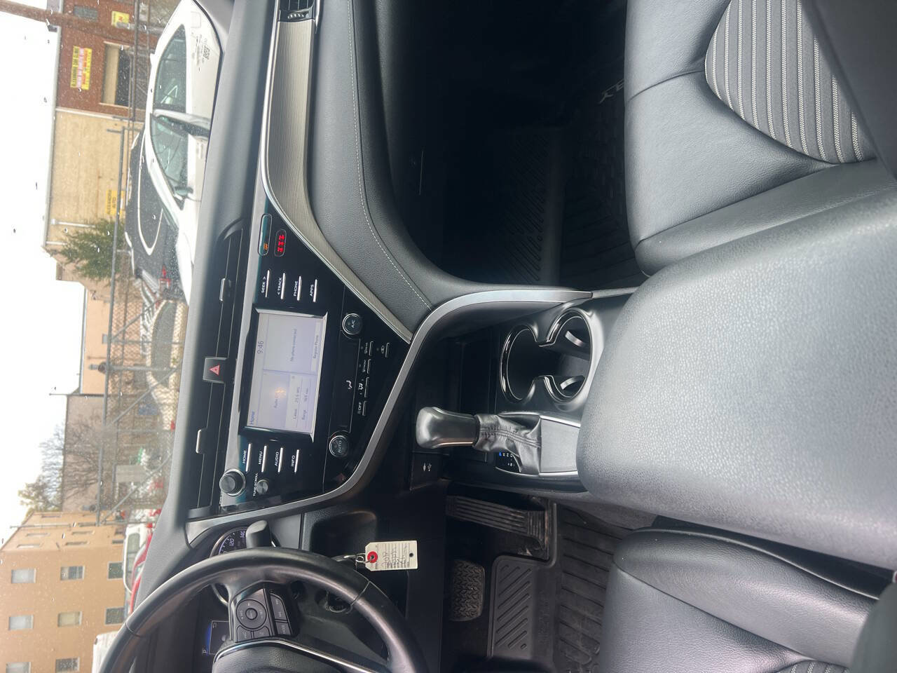 Used 2018 Toyota Camry SE w/ Moonroof Package image 13