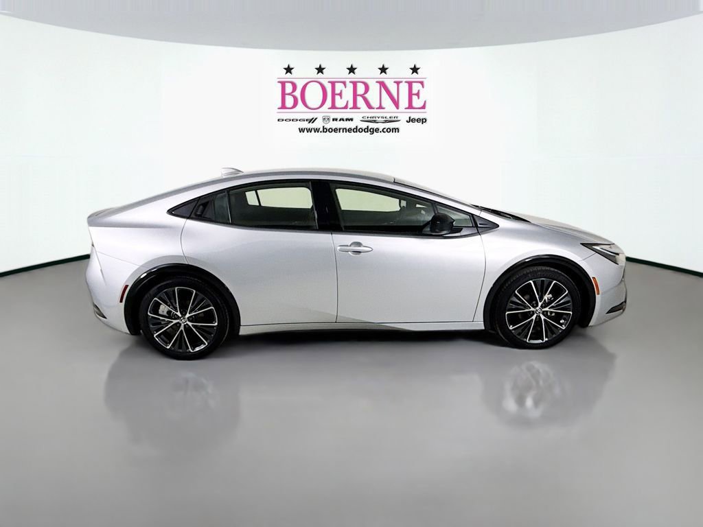 Used 2025 Toyota Prius XLE image 8