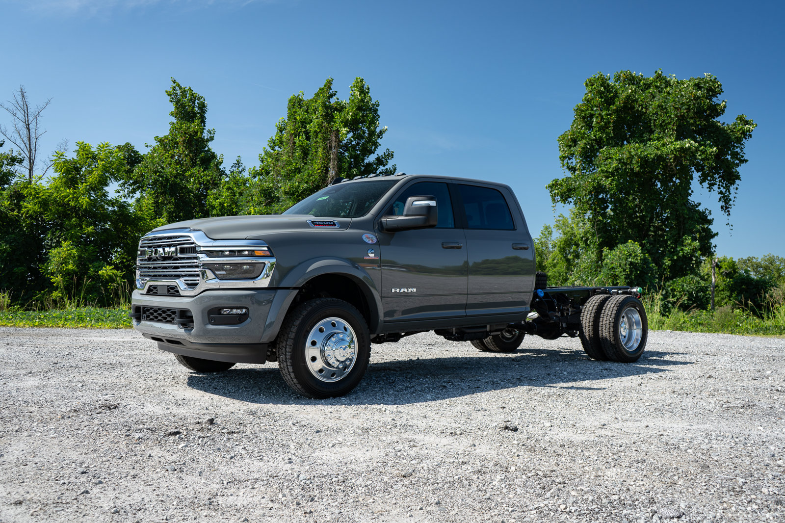 New 2026 RAM 4500 4x4 Crew Cab DRW w/ Laramie Trim Package image 3