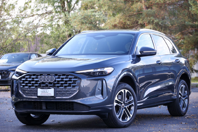 Certified 2025 Audi Q5 Premium Plus AWD/4WD image 1