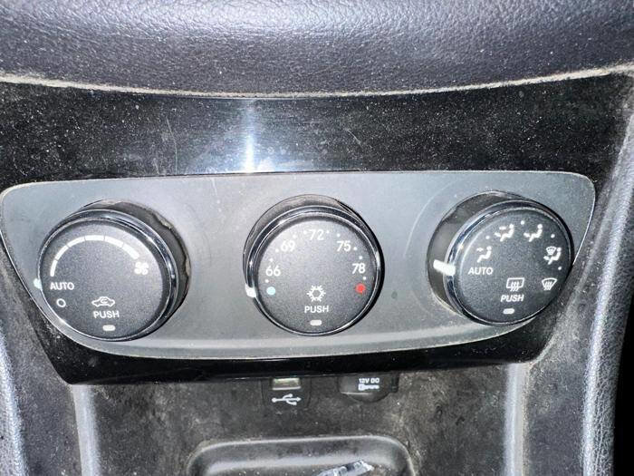 Used 2011 Chrysler 200 S FWD image 34
