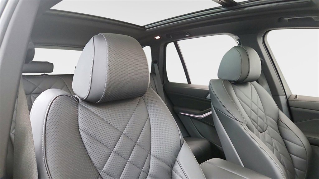 Used 2024 BMW X5 xDrive40i w/ Parking Assistance Package image 9