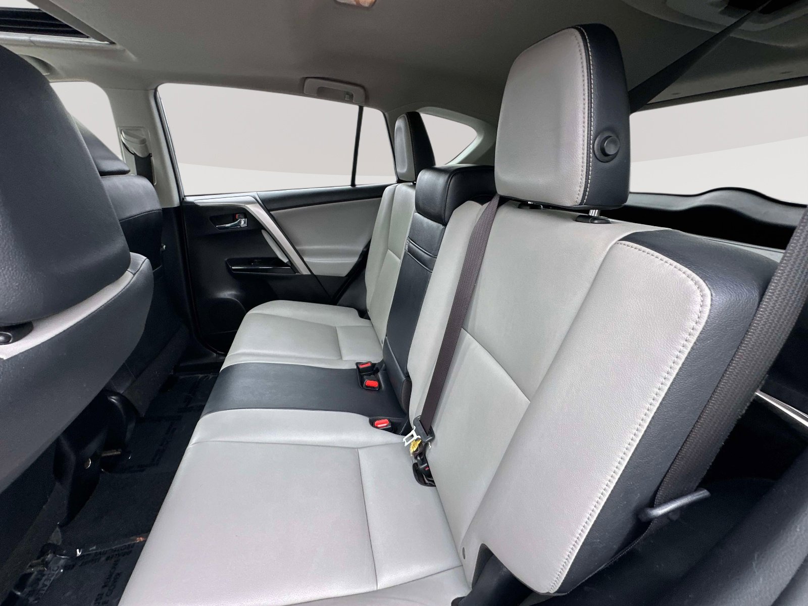 Used 2017 Toyota RAV4 Limited w/ Advanced Technology Package image 32