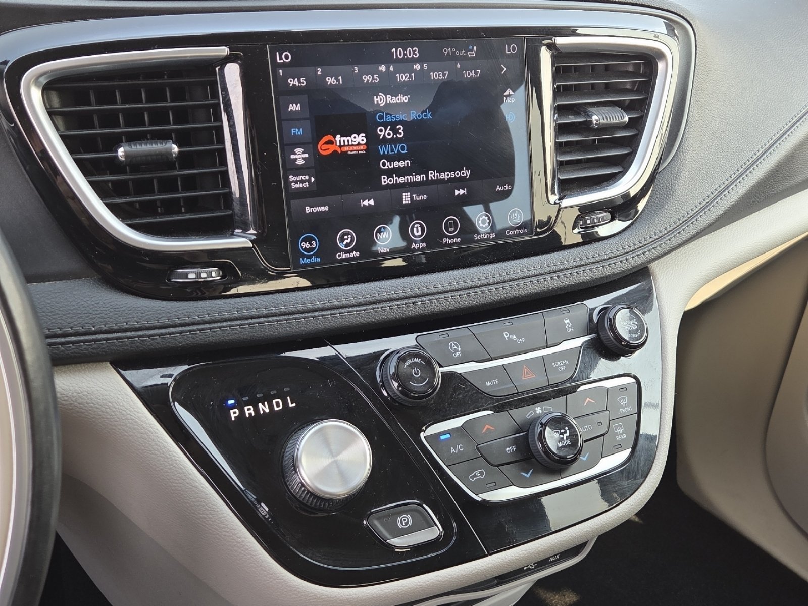 Used 2020 Chrysler Pacifica Limited FWD image 30