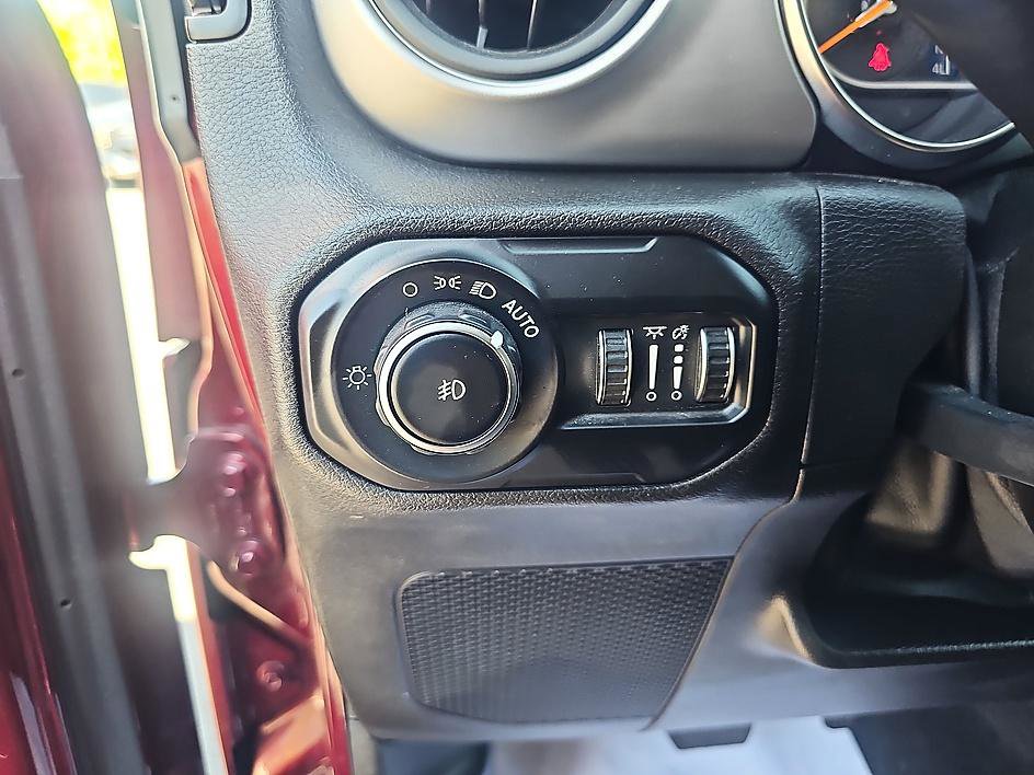 Used 2021 Jeep Wrangler Unlimited Sport AWD/4WD image 12