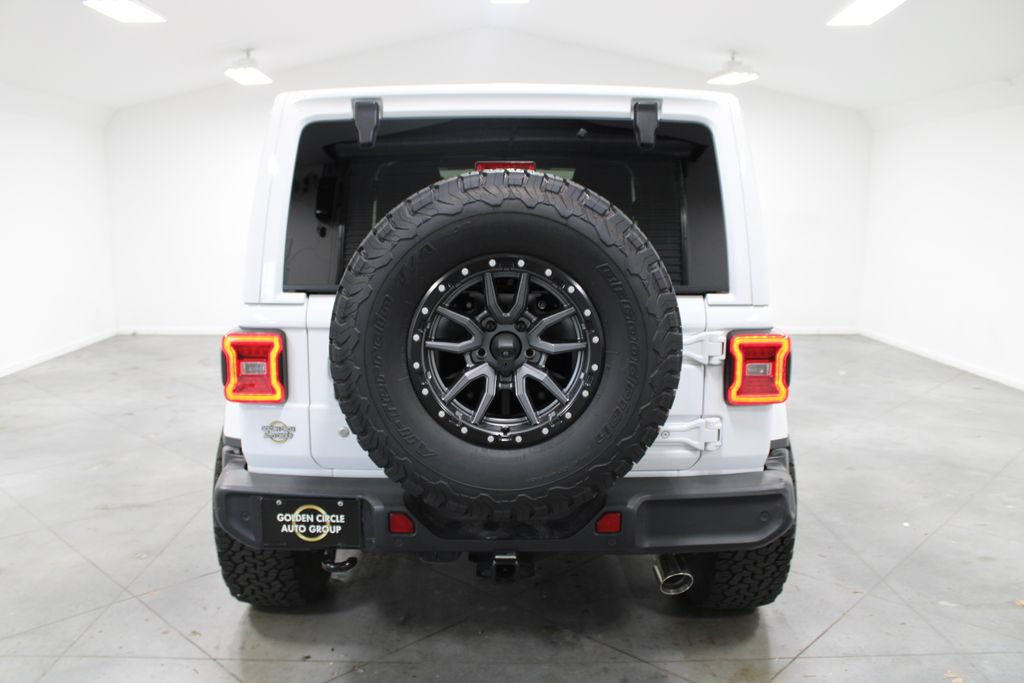 Used 2018 Jeep Wrangler Unlimited Sahara AWD/4WD image 8