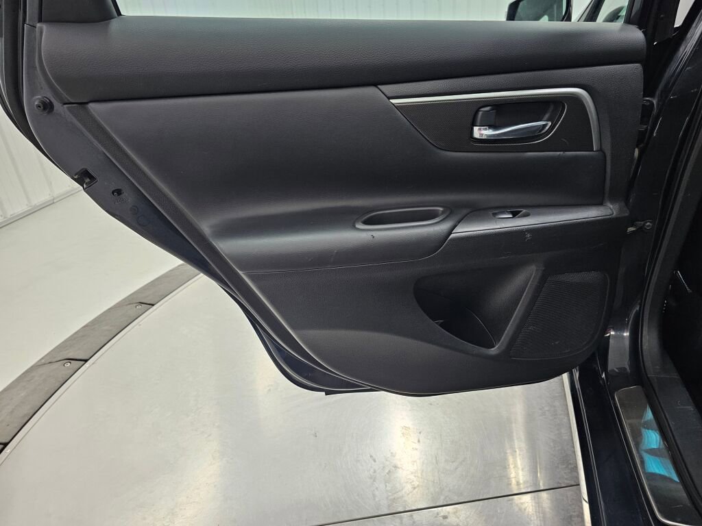 Used 2015 Nissan Altima 2.5 SL w/ Technology Package FWD image 31