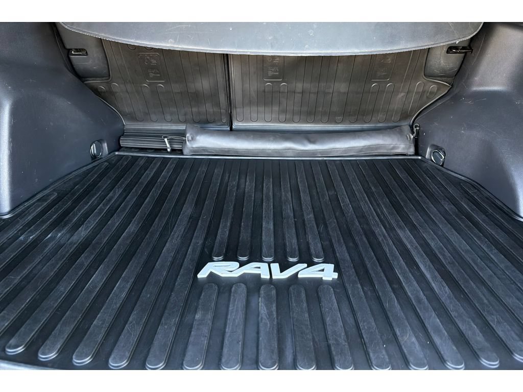 Used 2022 Toyota RAV4 XLE w/ Convenience Package FWD image 16