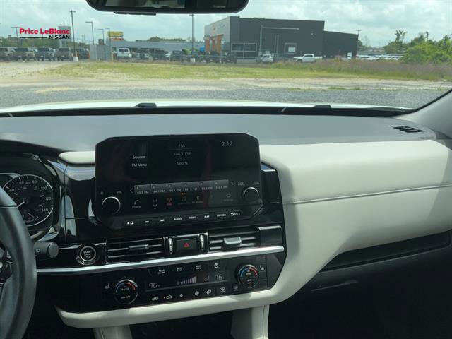 Used 2024 Nissan Pathfinder SL image 10