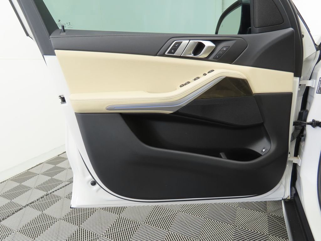 Used 2022 BMW X5 xDrive45e w/ Climate Comfort Package image 23