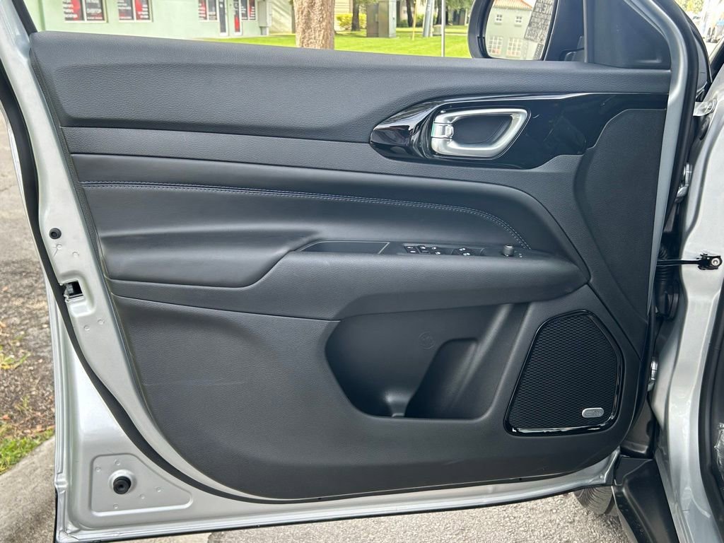 New 2025 Jeep Compass Limited w/ Sun & Sound Group image 23