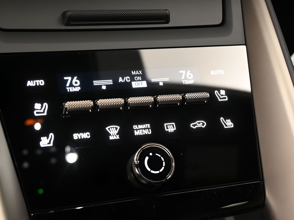 New 2025 Porsche Macan Turbo Electric AWD/4WD image 14