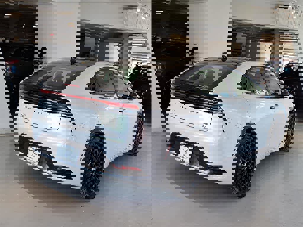 Used 2025 Toyota Prius AWD image 4